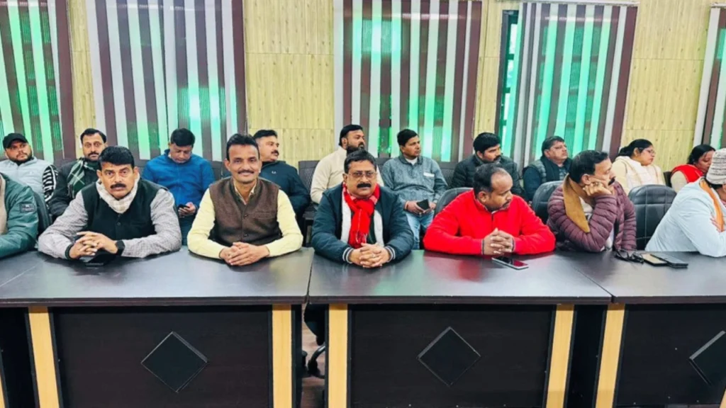Rajendra Yadav participating in a municipal governance meeting in Varanasi