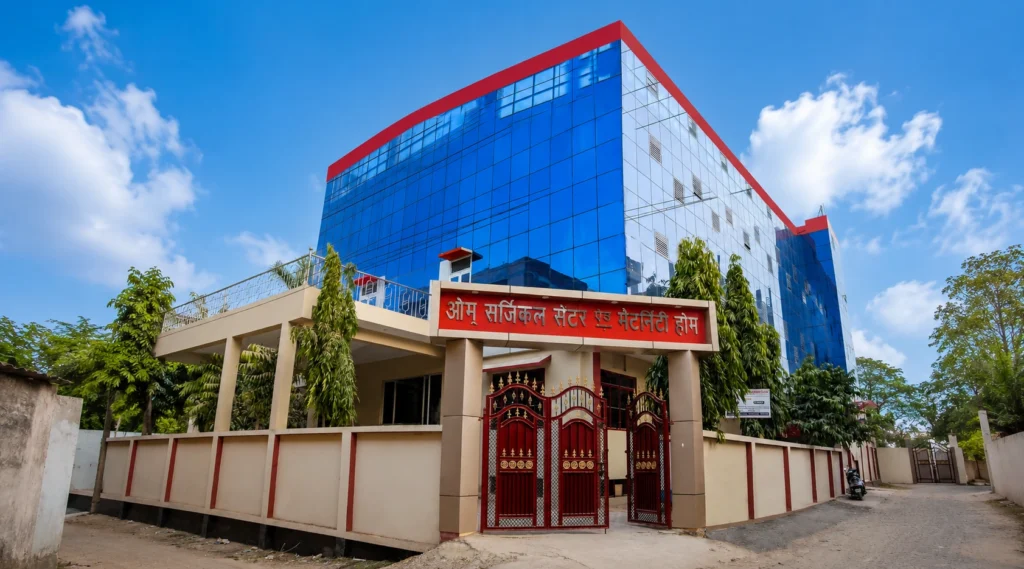 ओम सर्जिकल सेंटर एंड मैटरनिटी होम का भवन