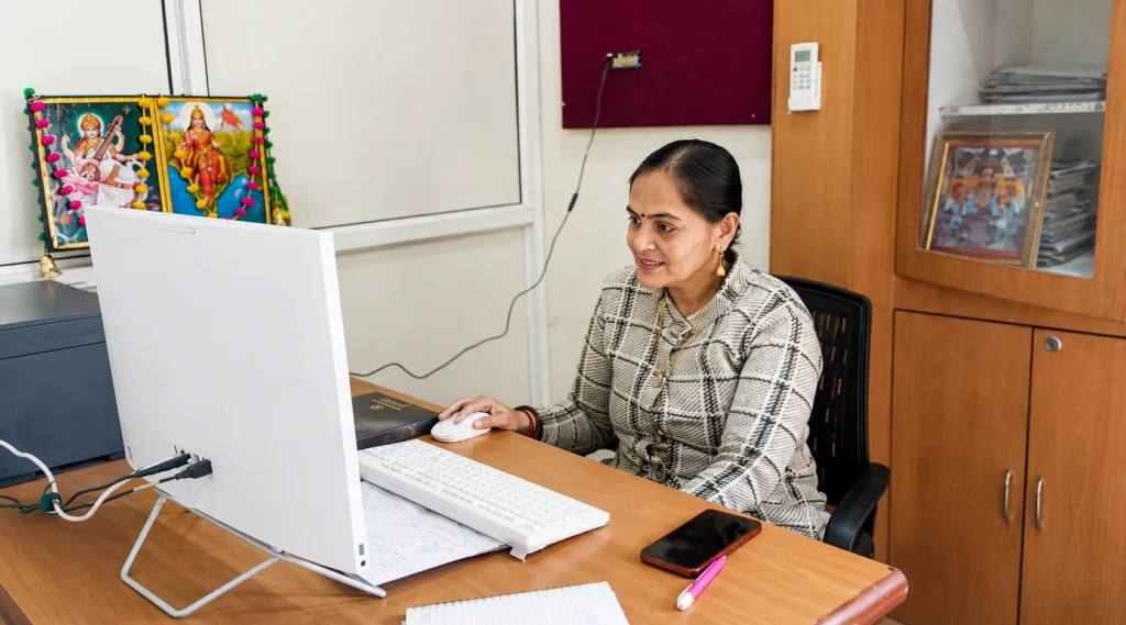 VijayLaxmi Singh सामाजिक कार्यों के दस्तावेजीकरण और संपादकीय कार्य में व्यस्त