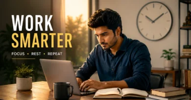 90 Minutes Rule का Science: Focus, Sleep और Productivity के पीछे की असली कहानी Young Indian professional working with deep focus in a distraction-free workspace, illustrating the 90 Minutes Rule for productivity.