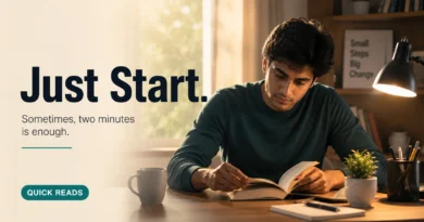 The 2-Minute Rule: छोटी शुरुआत कैसे बड़े बदलाव लाती है A young professional starts reading a book at a clean desk, illustrating The 2-Minute Rule and the power of taking small first steps.
