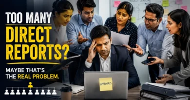 10 लोग Directly Report करते हैं? शायद यही आपकी Growth की सबसे बड़ी रुकावट है Overwhelmed manager surrounded by multiple team members waiting for approvals, illustrating the leadership bottleneck created by too many direct reports.